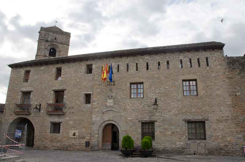 Huesca - Ainsa 12 - Ayuntamiento.jpg